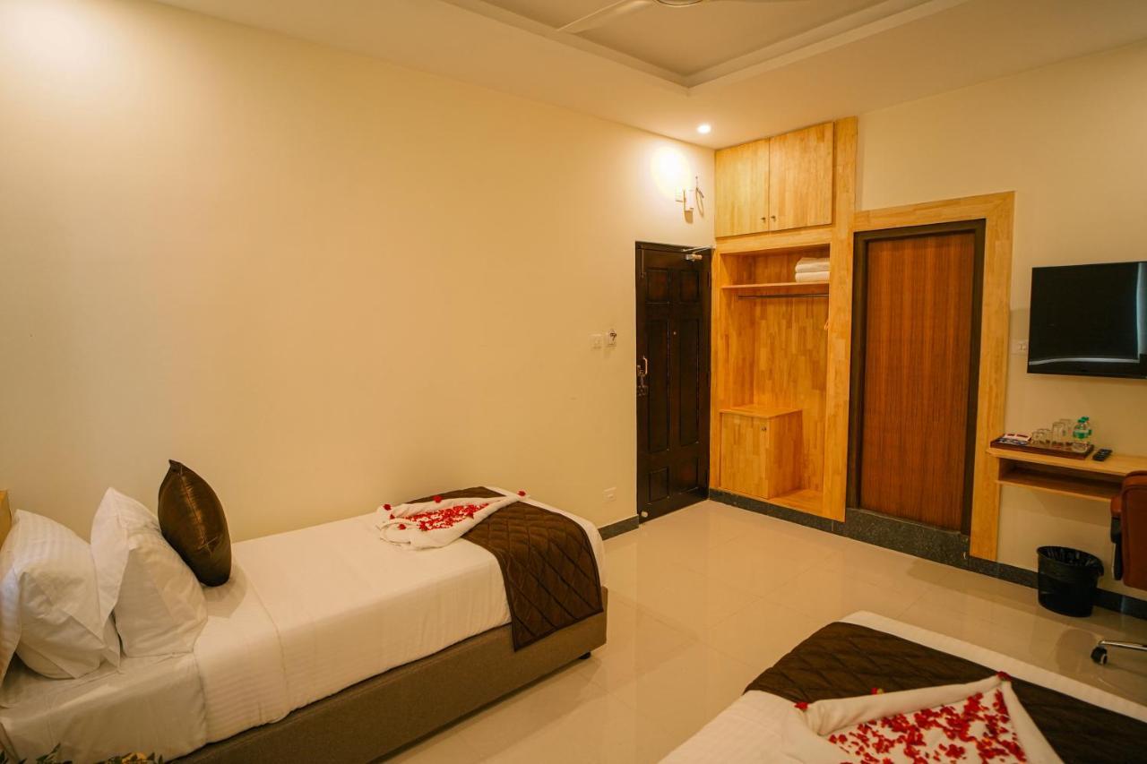 Tpc Camphor Hotel Tiruchirappalli Buitenkant foto