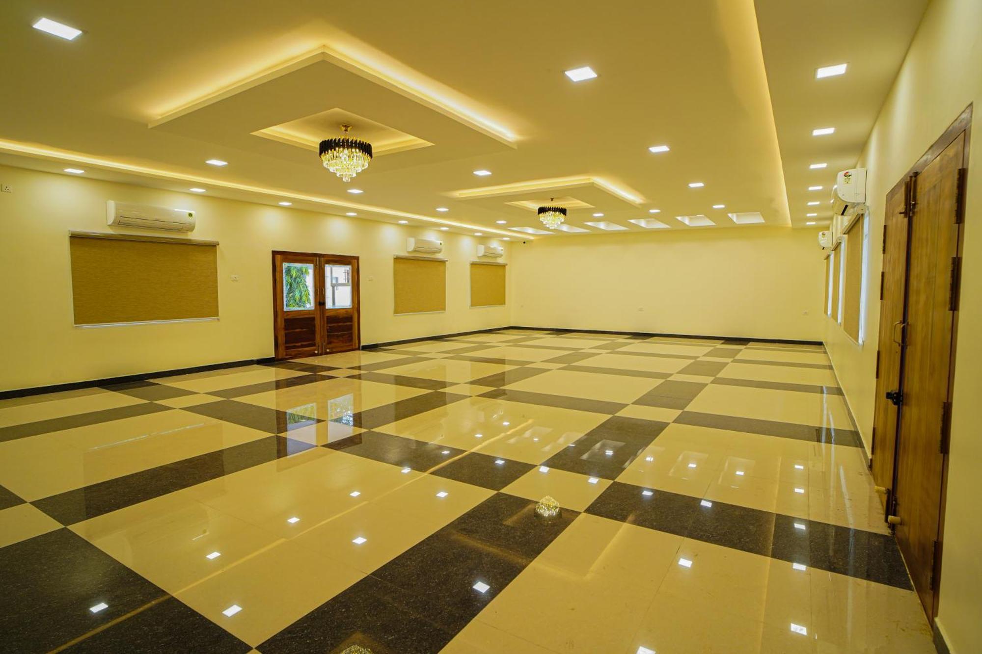 Tpc Camphor Hotel Tiruchirappalli Buitenkant foto