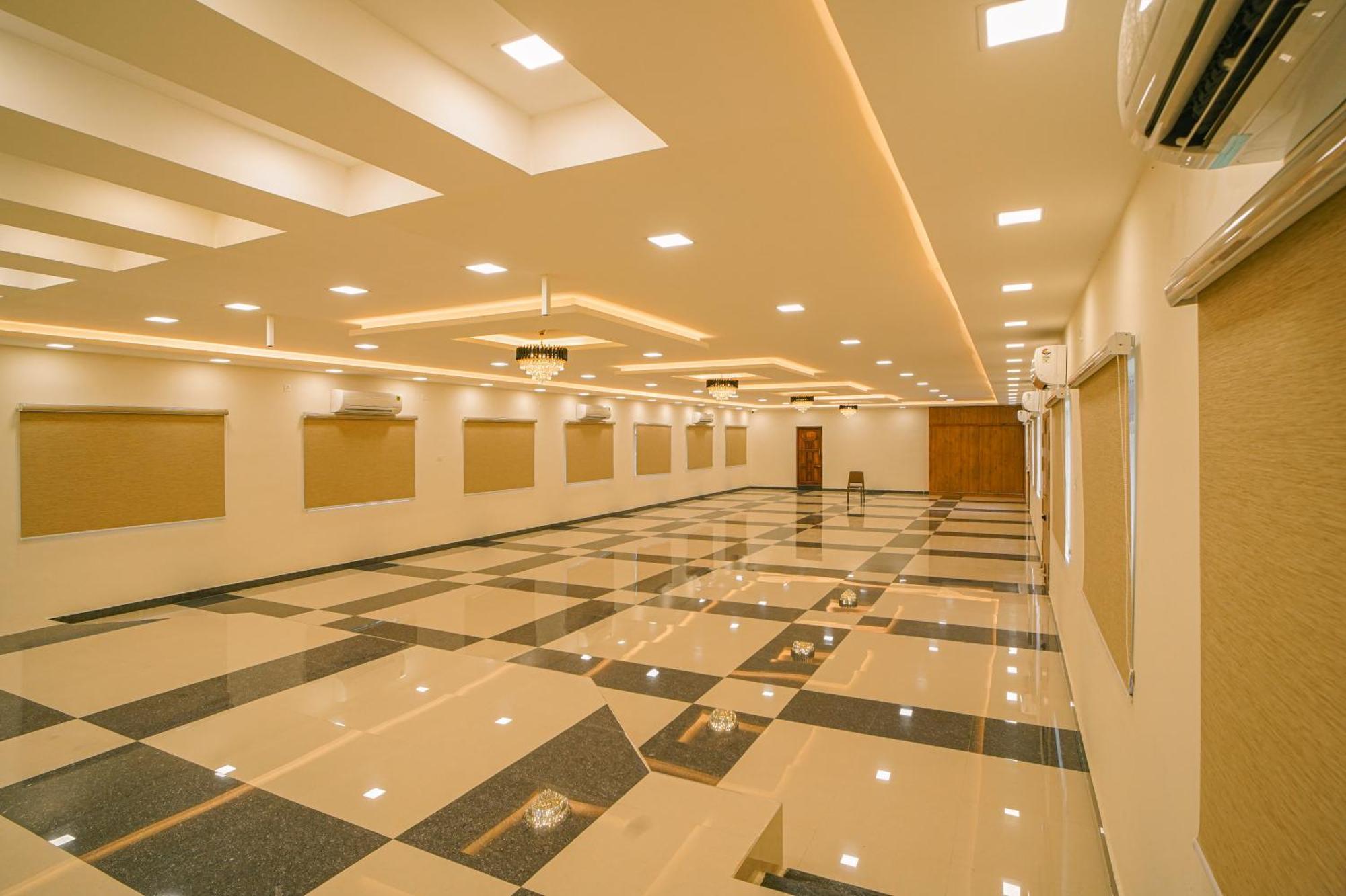 Tpc Camphor Hotel Tiruchirappalli Buitenkant foto